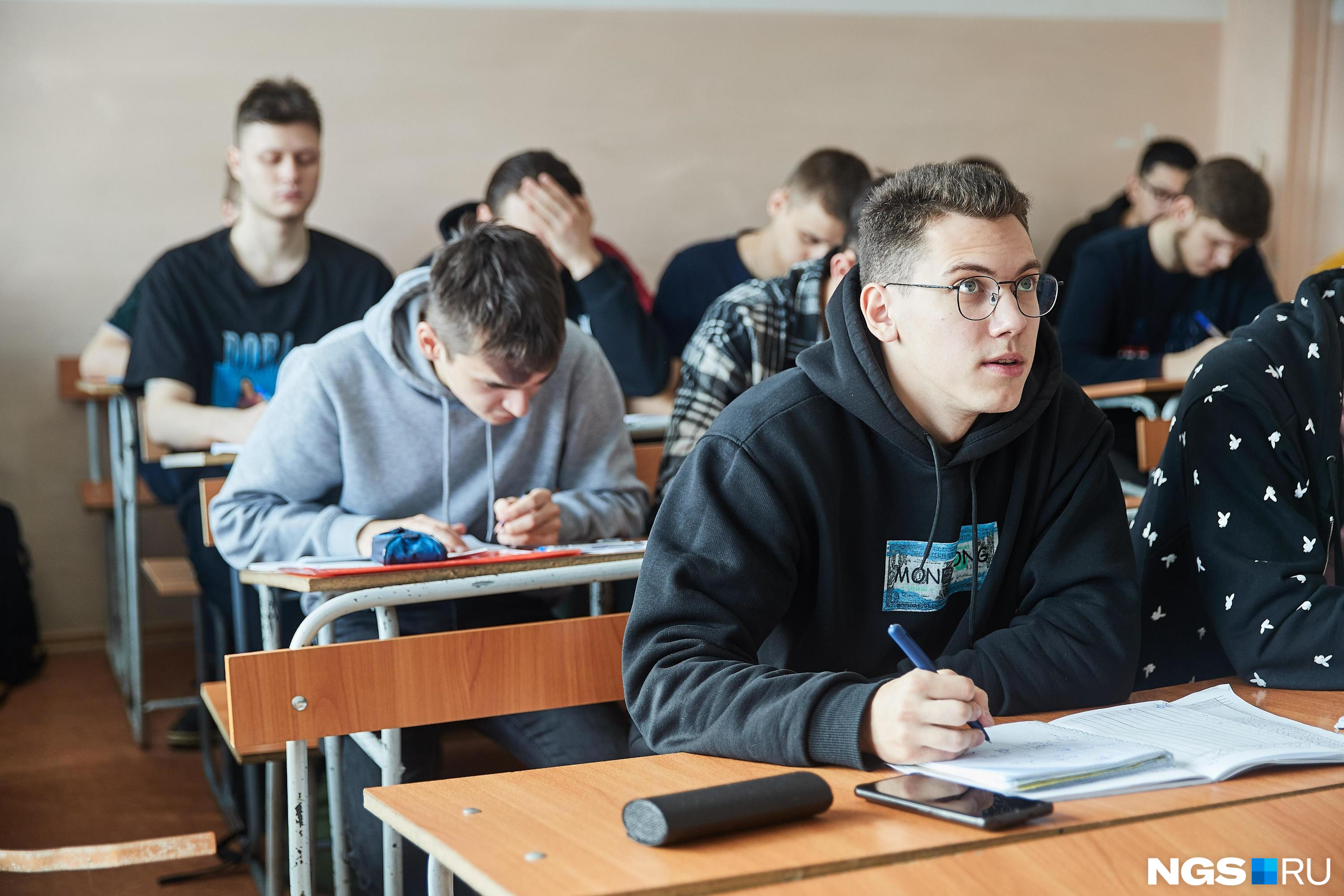 «Могут относиться предвзято»: студенты омских вузов — о том, что их раздражает и радует в учебе
