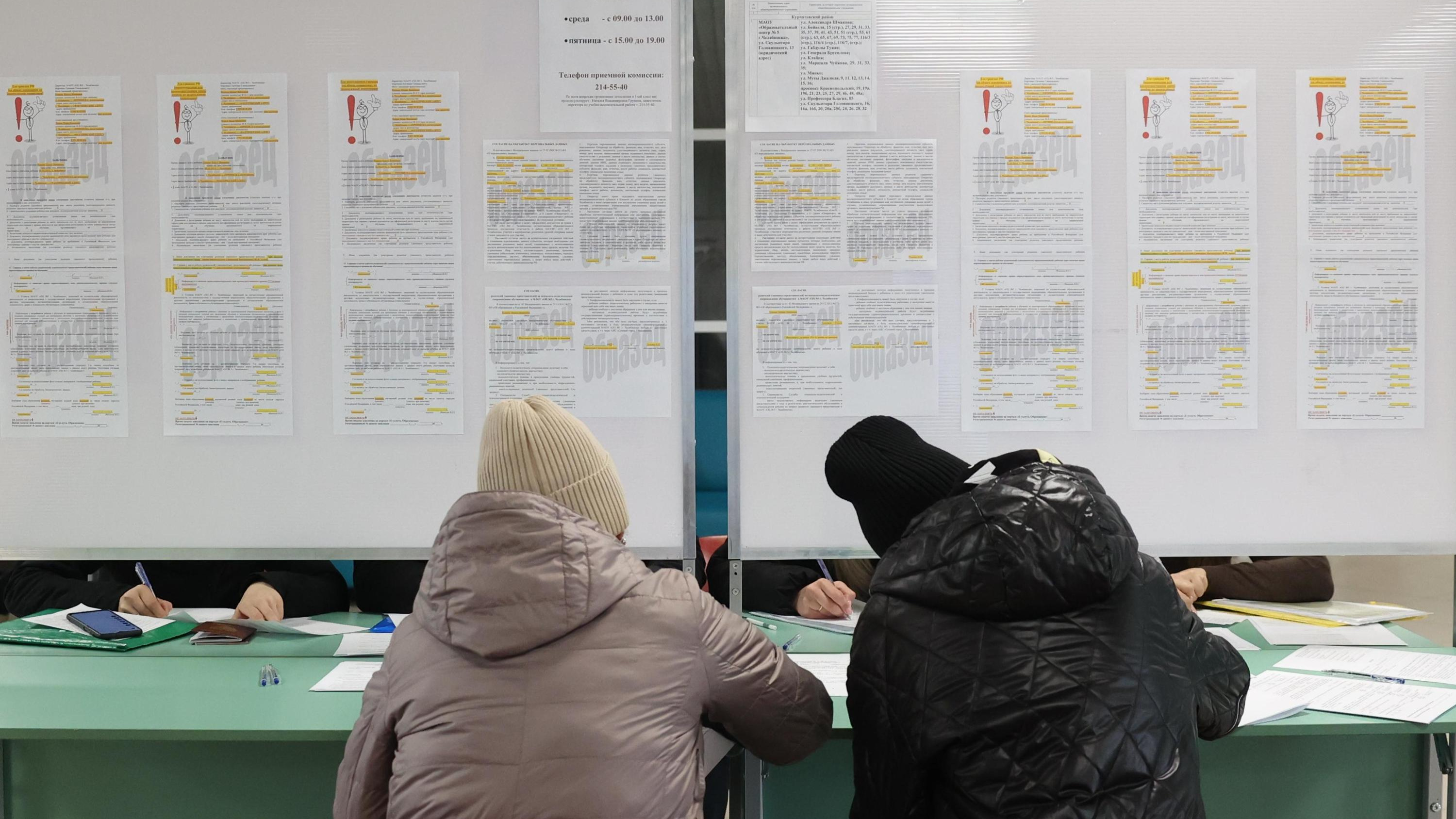 «Деньговыжималка с понтами» или «довольна вся семья»: какие отзывы пишут родители о лучших школах Челябинска