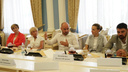Федорищев рассказал, будет ли зачищать «неудобные» вопросы со своей странички ВК