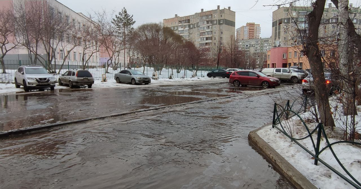 В Челябинске дворы затопила бурная река | 74ру - новостиЧелябинска