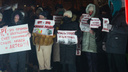 «Могут стать бомжами»: в Архангельске жители деревяшек вышли на митинг — смотрите, как это было