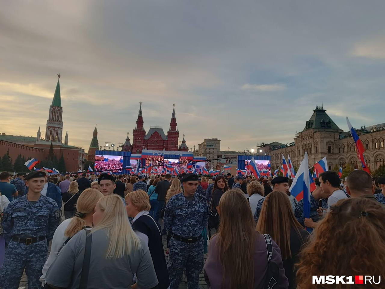 На самой Красной площади тоже образовалась толпа