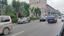 Mercedes вылетел на красный и протаранил Land Cruiser в Новосибирске — видео жесткого ДТП