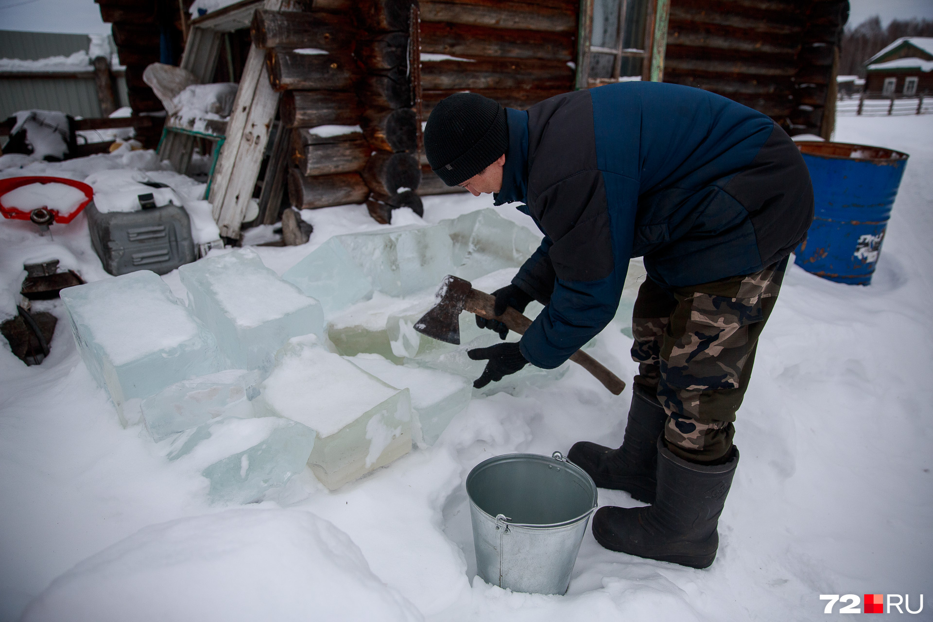 Бахтияр Хамраев запас льда держит на неделю. В культуре сибирских татар принято делать запасы минимум на три дня