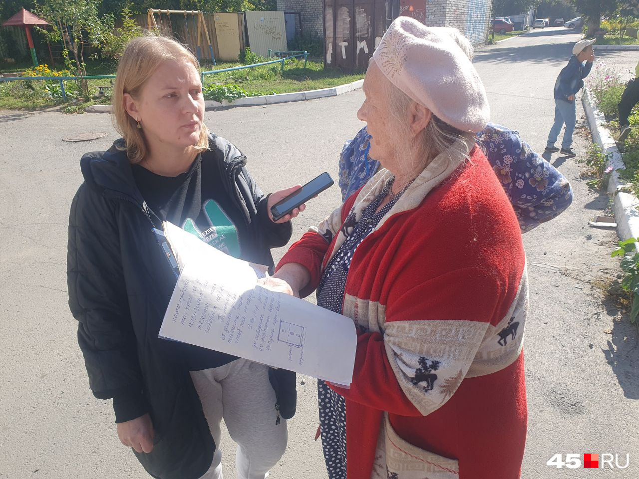 Пенсионерка Татьяна лично обходила квартиры узнать мнение собственников Пенсионерка Татьяна лично обходила квартиры узнать мнение собственников