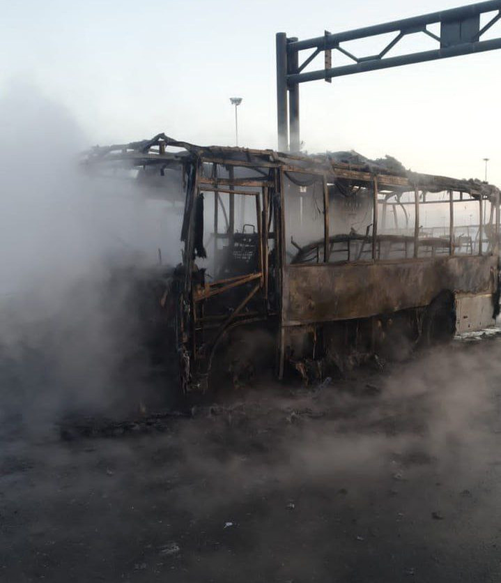 В пожаре на КАД никто не пострадал, пассажиров автобуса увезли