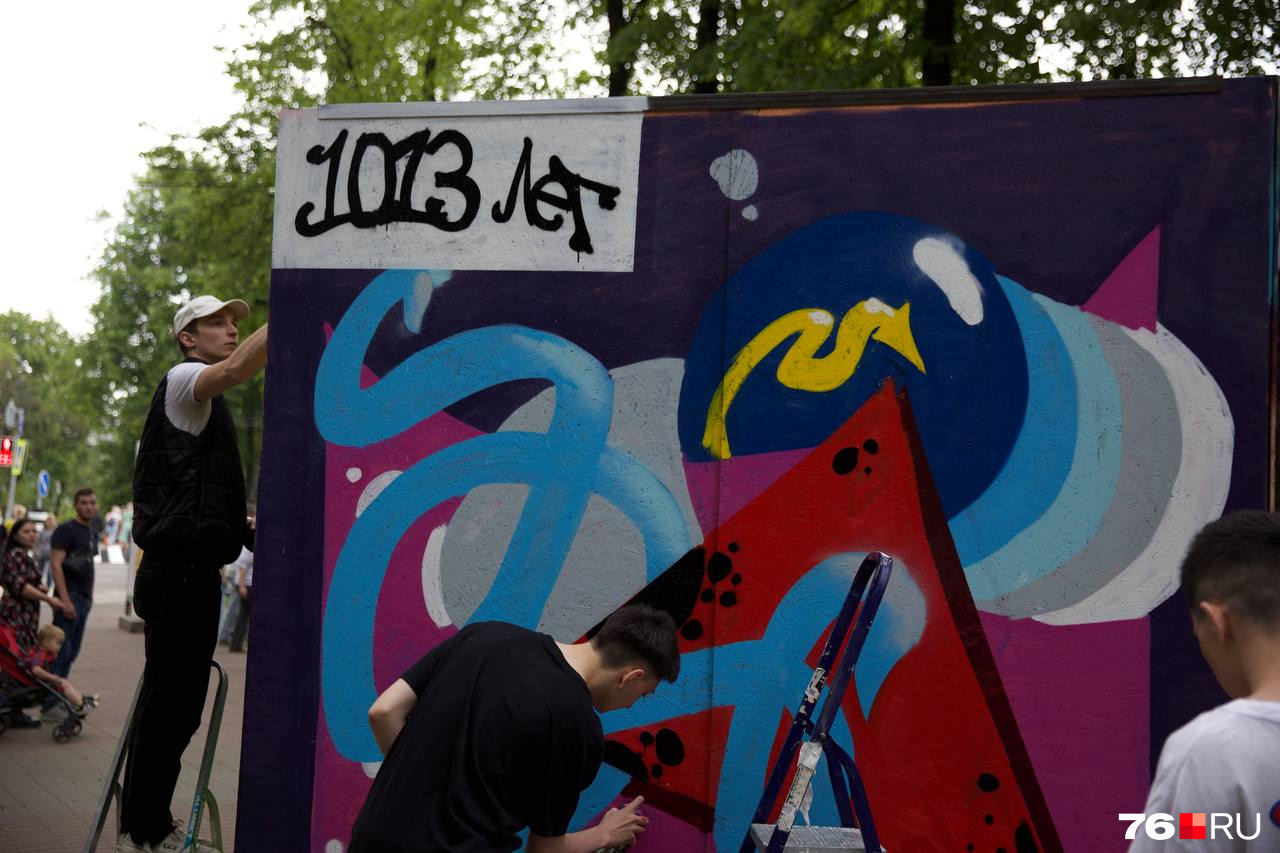 На Первомайском бульваре творят уличные художники 
