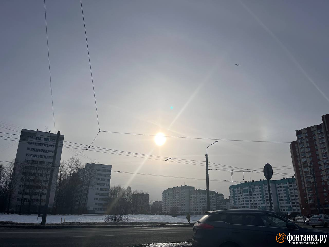 Над Петербургом взошло солнце в нимбе