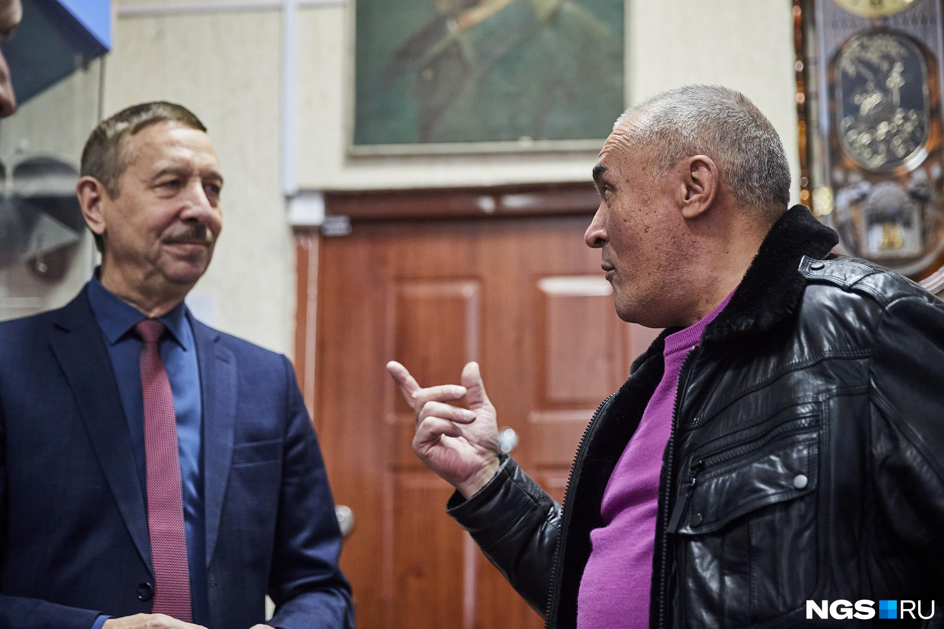 Александр Скокленко (слева) и Юрий Щербаков (справа) оба запоем рассказывают о своём бывшем начальнике