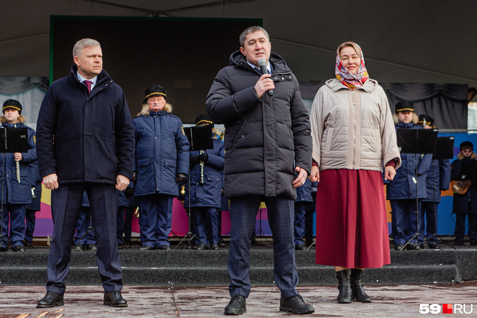 Дмитрий Махонин поздравил пермяков с праздником Дмитрий Махонин поздравил пермяков с праздником