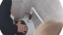 Окунали головой в унитаз: в школе под Новосибирском старшеклассники издевались над ребенком — видео