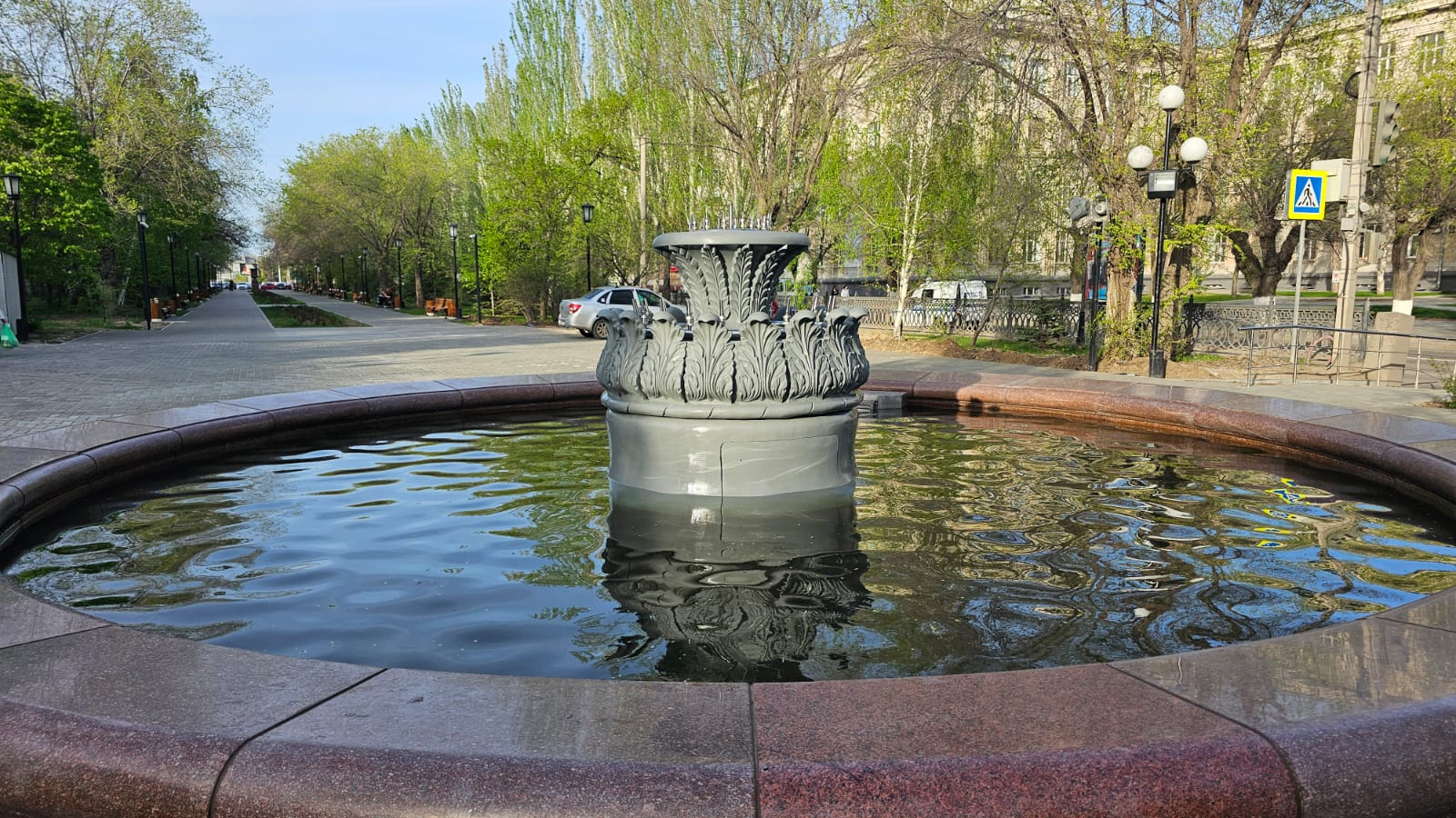 В Волгограде запустили первый фонтан на проспекте Ленина, но продержался он только полдня