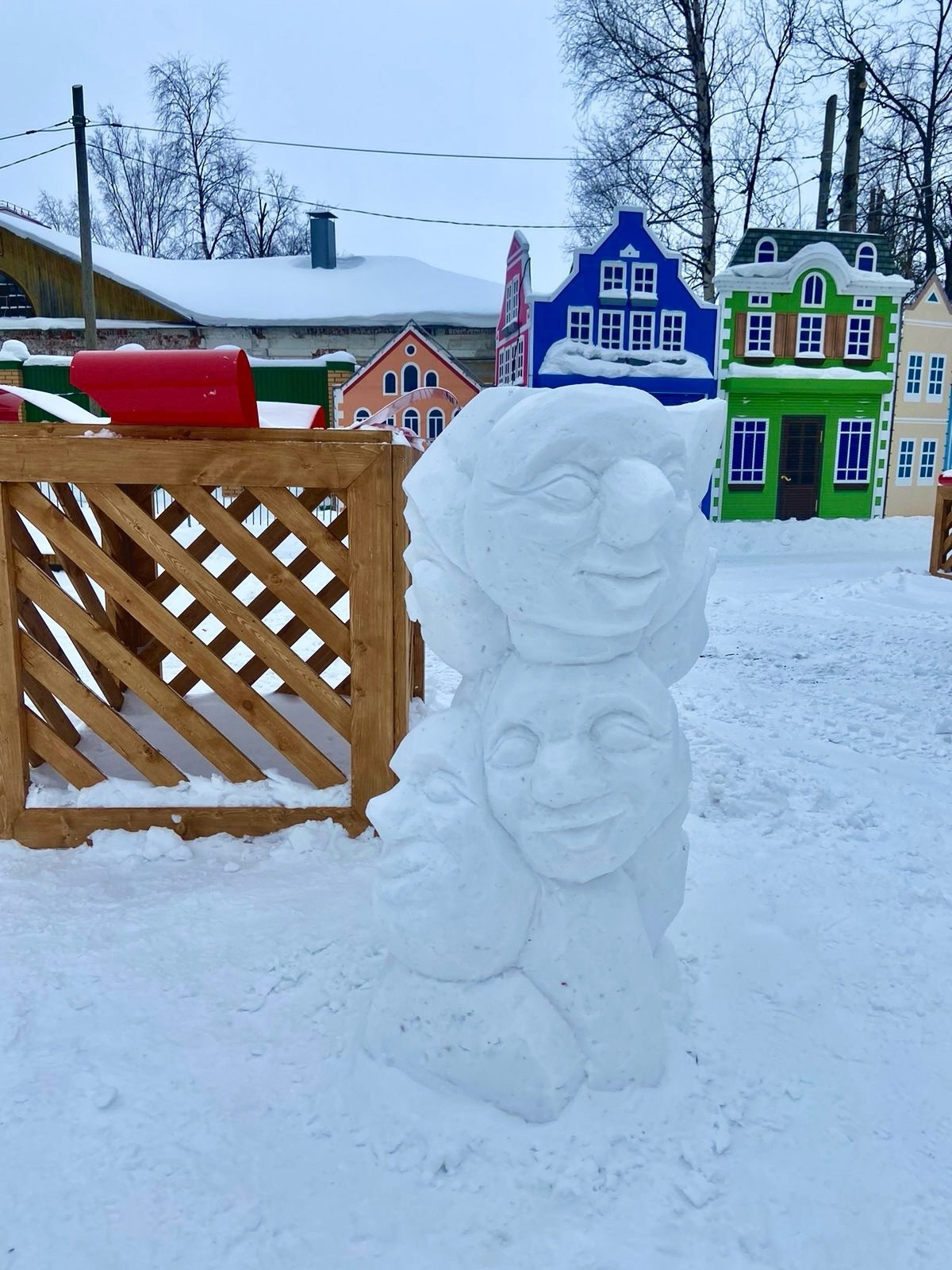 В центре Архангельска делают снежные скульптуры. Где на них посмотреть |  22.02.2024 | Архангельск - БезФормата