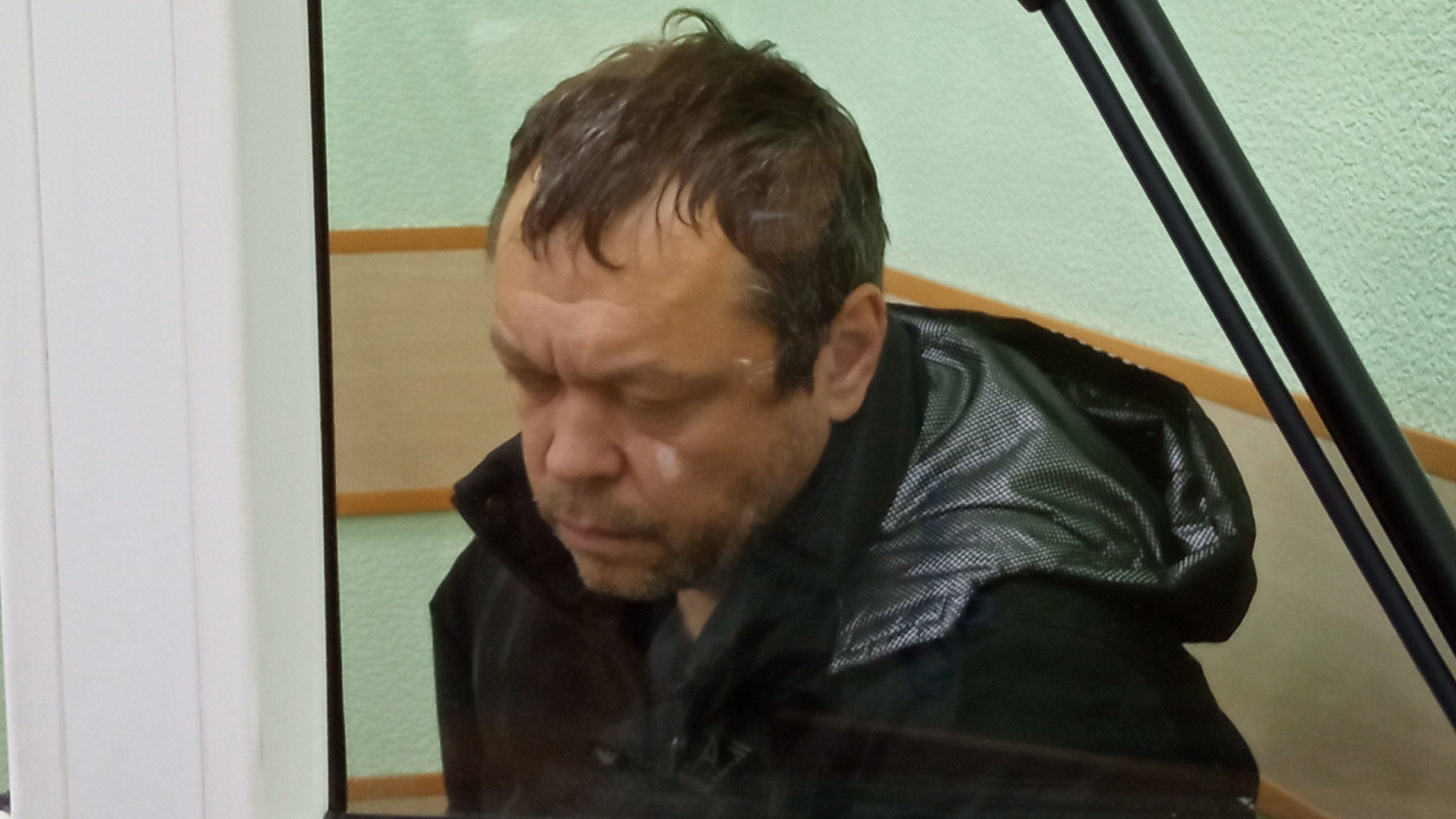 Маньяка из Екатеринбурга, который нападал на девушек и насиловал их, отправили за решетку
