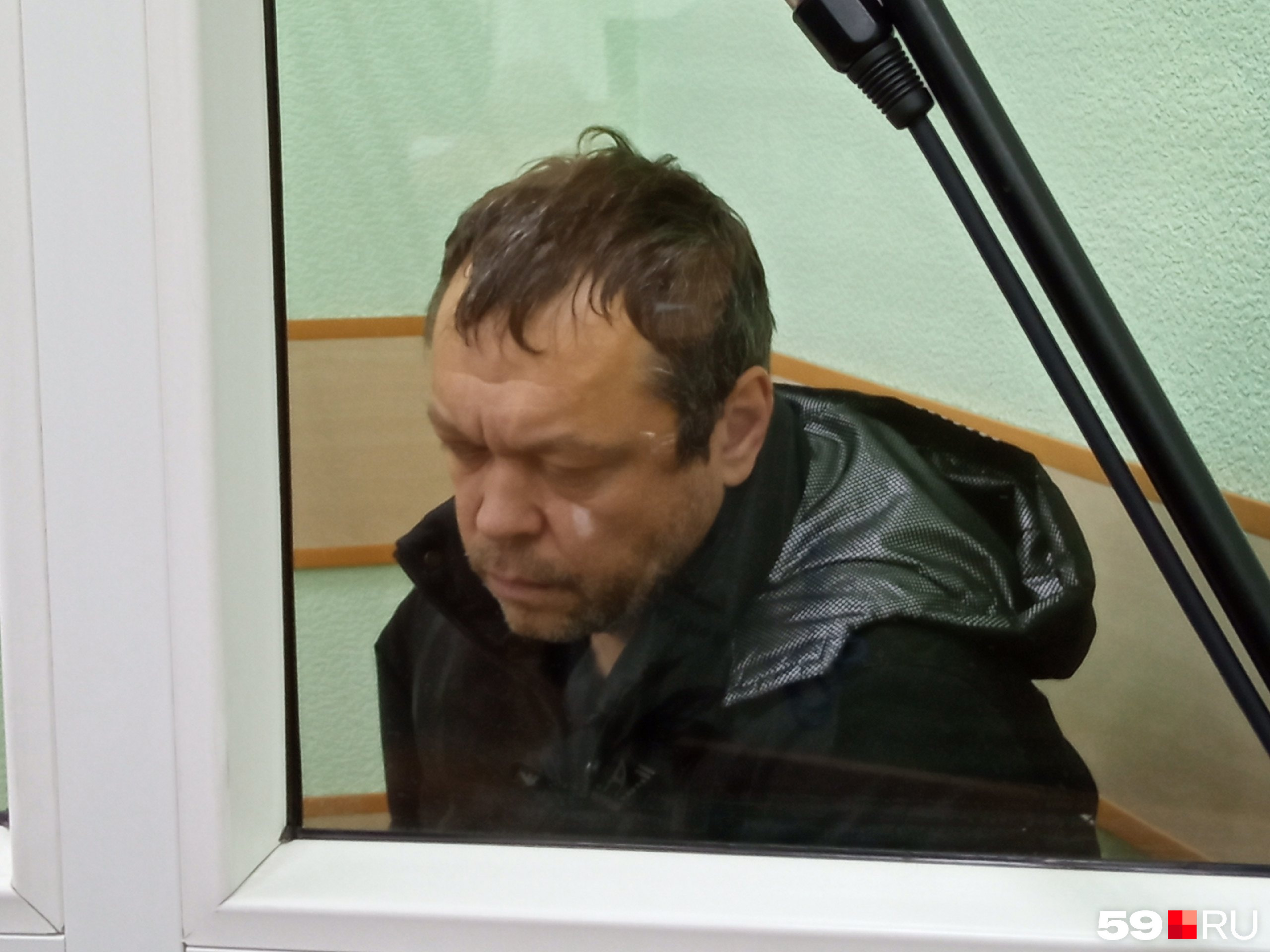 Маньяка из Екатеринбурга, который нападал на девушек и насиловал их, отправили за решетку