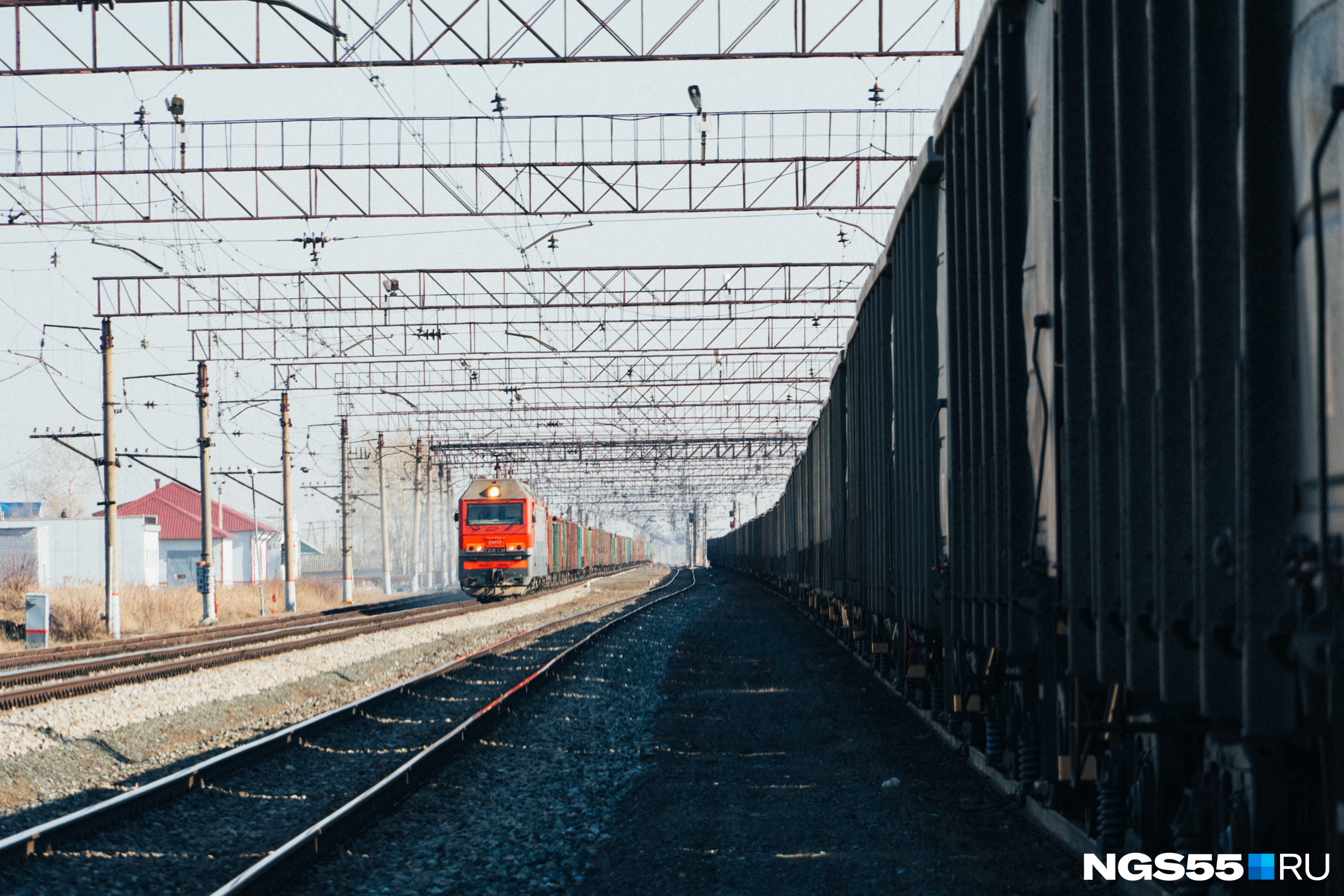 В Новосибирске электричка сбила насмерть 18-летнего юношу между станциями  Левая Обь и Жилмассив 27 июня - 28 июня 2023 - НГС