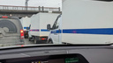 «Полиция вся куда-то рванула»: колонну автозаков и УАЗов заметили на улице Станционной