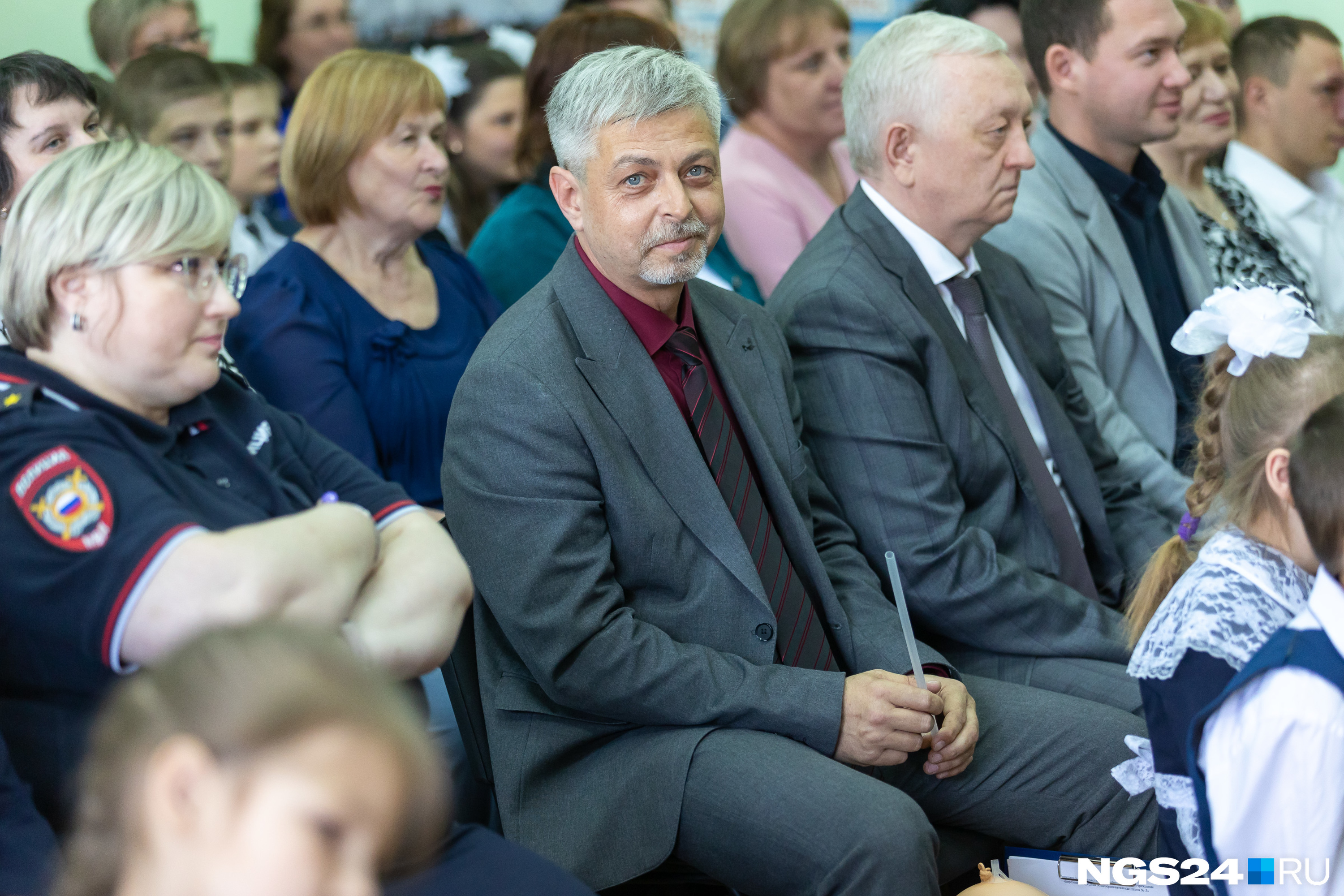 Директор школы Андрей Бояркин тепло отзывается о выпускнице Директор школы Андрей Бояркин тепло отзывается о выпускнице