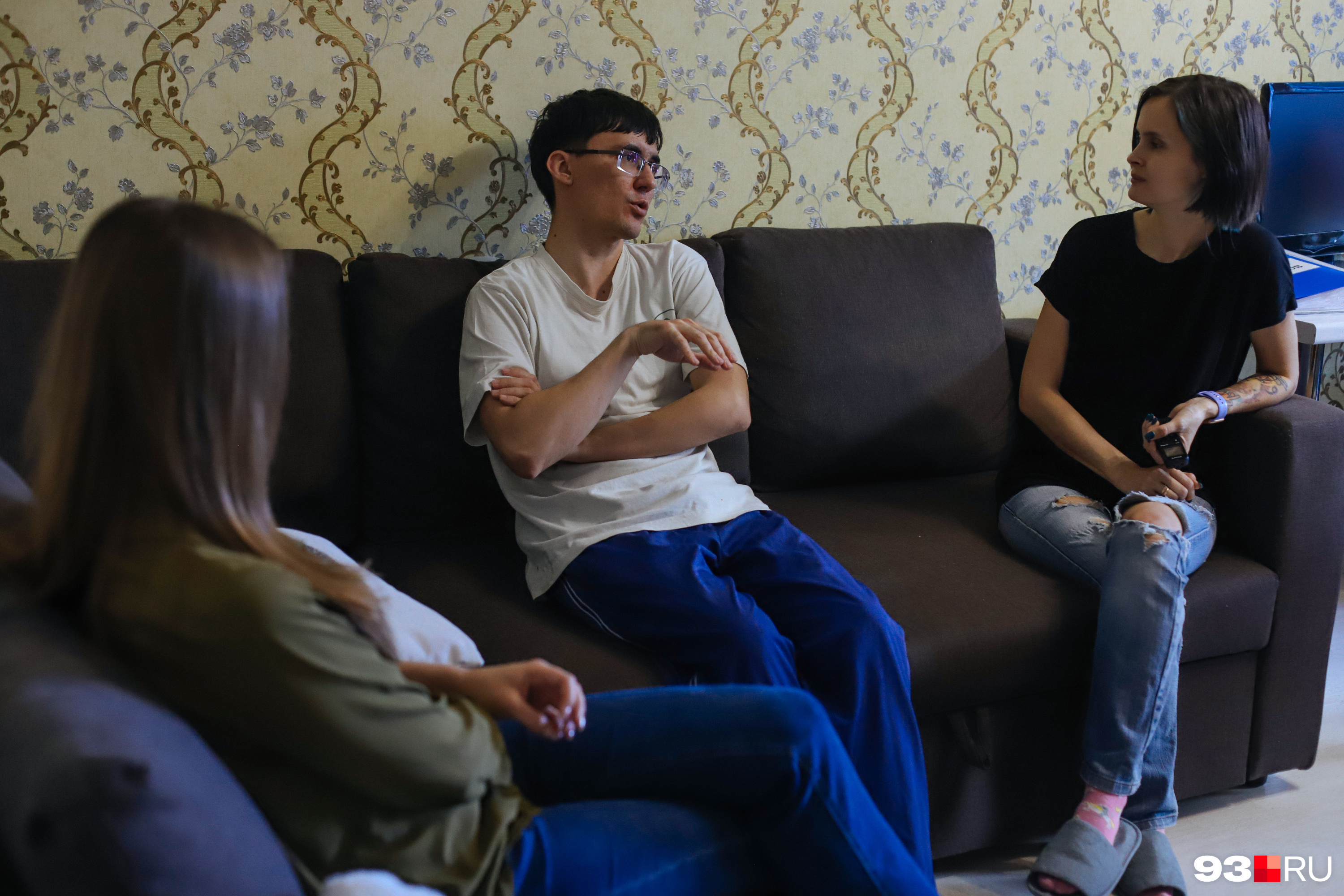 Женя рассказывает, чем любит заниматься дома Женя рассказывает, чем любит заниматься дома
