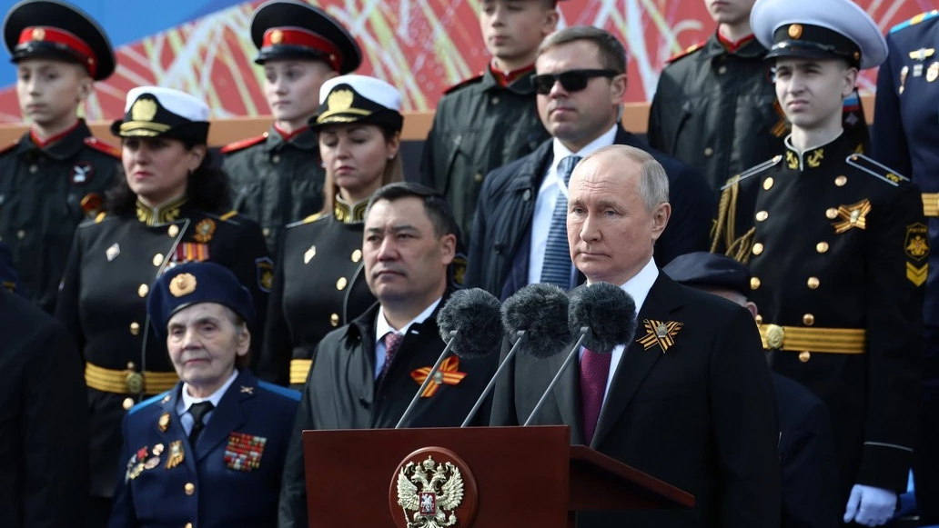 Путин выступил с речью, а Зеленский сделал <nobr class="_">9 мая</nobr> Днем Европы: главные новости СВО