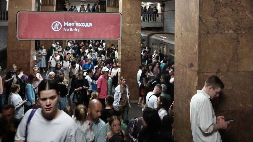 В метро Москвы встали поезда, в деле «Крокуса» — новые обвиняемые: новости за 1 июня