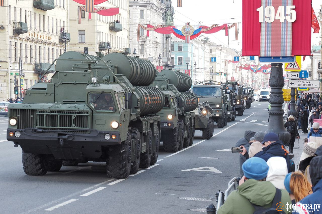 Военная техника на Невском проспекте в Петербурге - 8 мая 2024 - ФОНТАНКА.ру