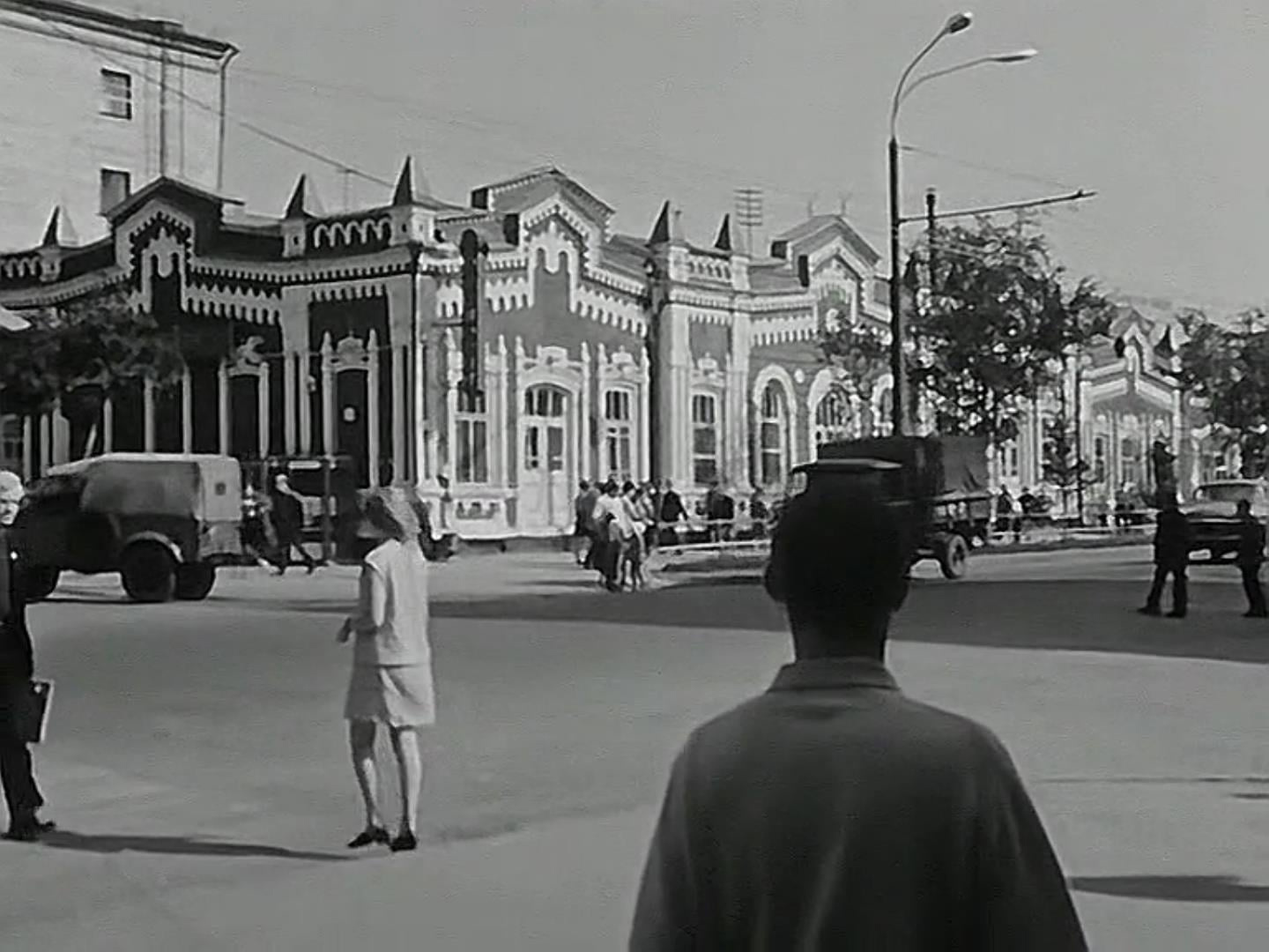 В начале 1970-х годов здание снесли. На освободившемся месте построили легендарный магазин «Океан». Как позже шикарный рыбный магазин превратился в рядовой супермаркет с фастфудом — <a href="https://72.ru/text/gorod/2020/07/15/69366103/" class="_ io-leave-page" target="_blank">рассказали вам подробно</a> В начале 1970-х годов здание снесли. На освободившемся месте построили легендарный магазин «Океан». Как позже шикарный рыбный магазин превратился в рядовой супермаркет с фастфудом — <a href="https://72.ru/text/gorod/2020/07/15/69366103/" class="_ io-leave-page" target="_blank">рассказали вам подробно</a>