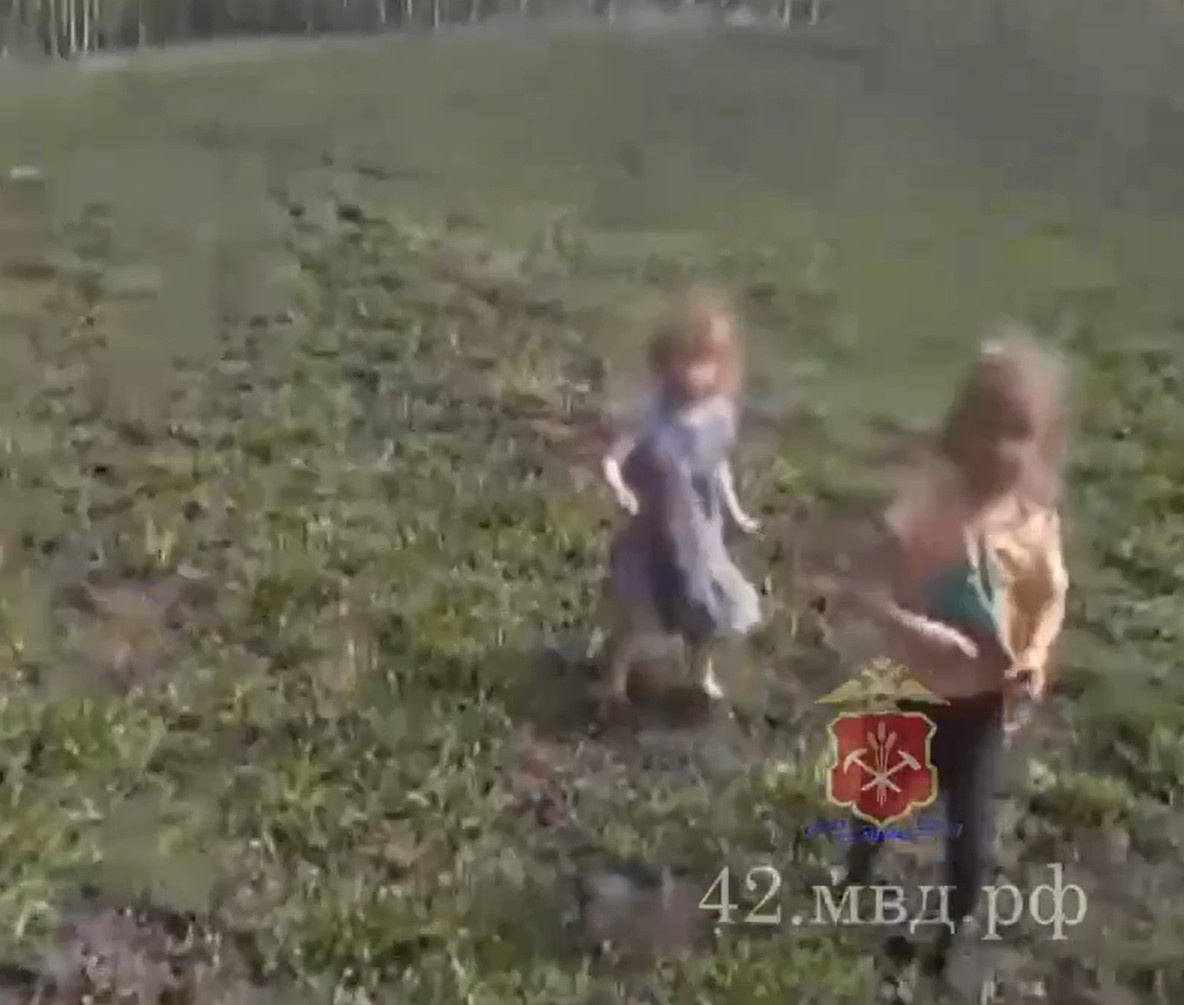 Пропали 2 сестры. Пропали девочки 2 и 4 года. Фото пропавших девочек. Две девочки нашлись в Кузбассе.