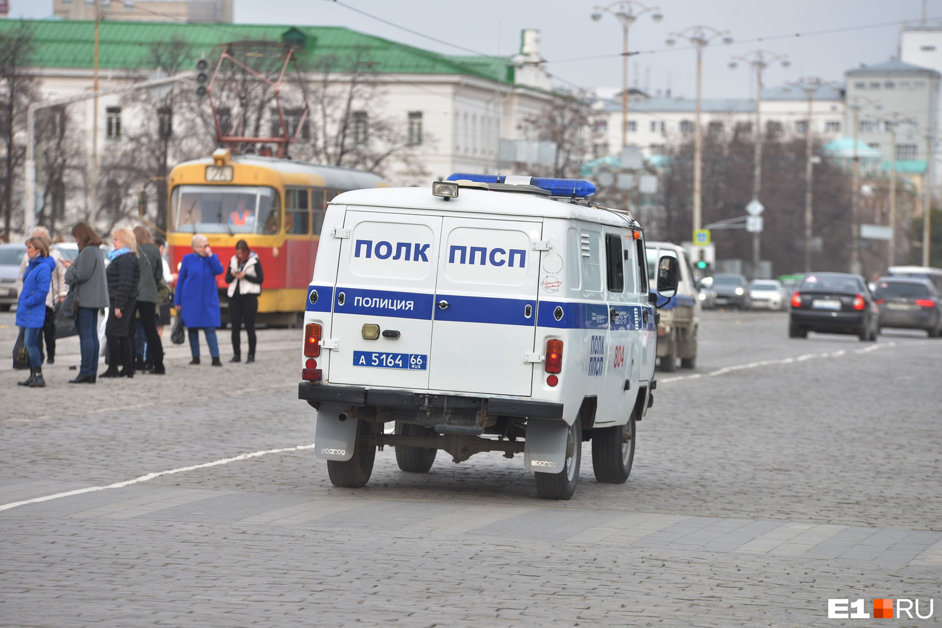 «Пробили новое дно». В Екатеринбурге дефицит патрульных полицейских достиг 50%. Это абсолютный антирекорд