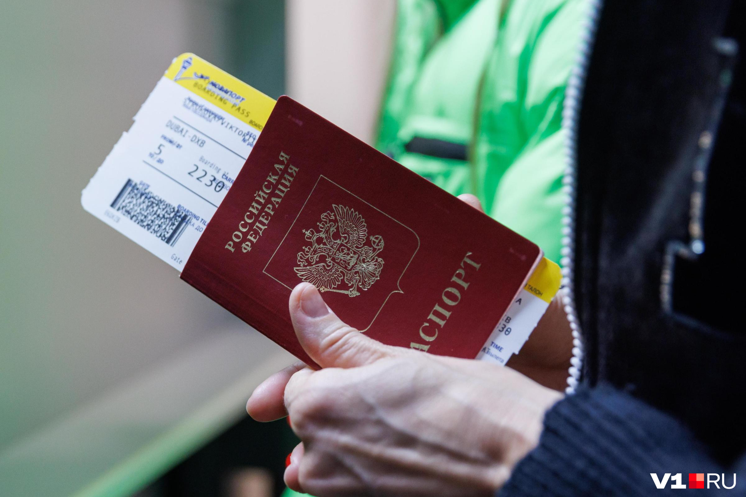 Если пограничник нашел ошибку в загранпаспорте, то о выезде за границу в ближайший месяц можно забыть