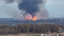 «Видно даже пламя»: жителей Волгограда напугали зарево и густой дым за Волгой — видео