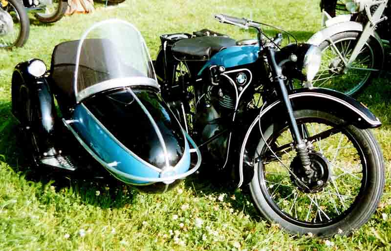 Мотоцикл BMW-R35 в <nobr class="_">30-е</nobr> годы был очень популярен в Германии как у гражданских, так и у военных