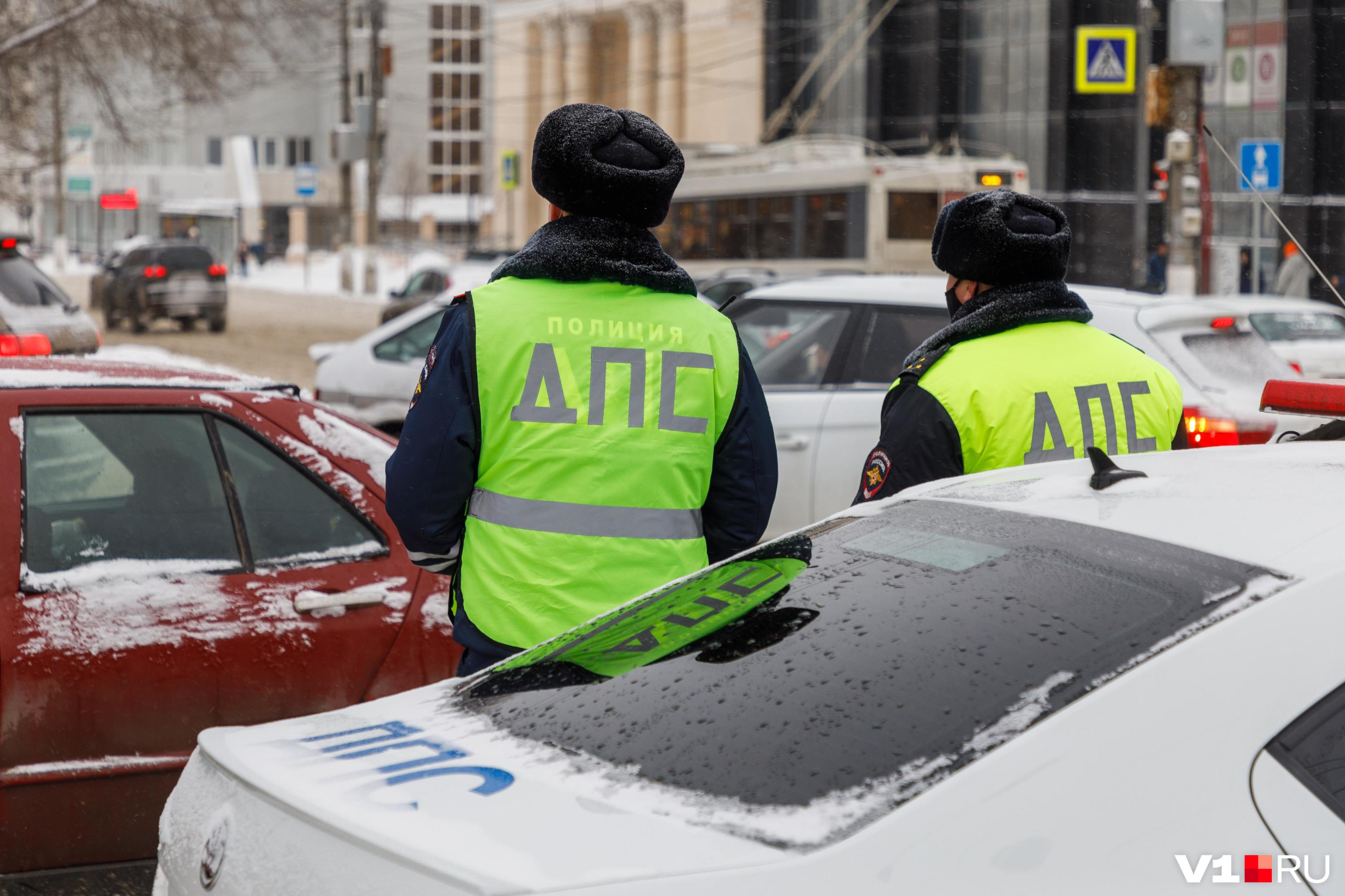 Экс-инспекторов ДПС осудили в Новосибирске. Они получили условные сроки за «помощь» соседу
