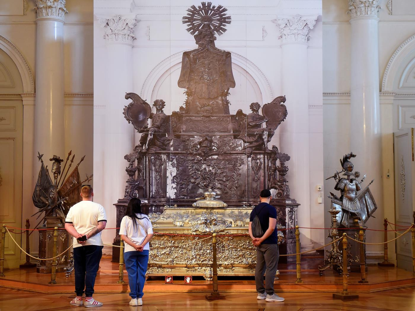 Саркофаг и раку Александра Невского перевезут в лавру ко дню памяти святого