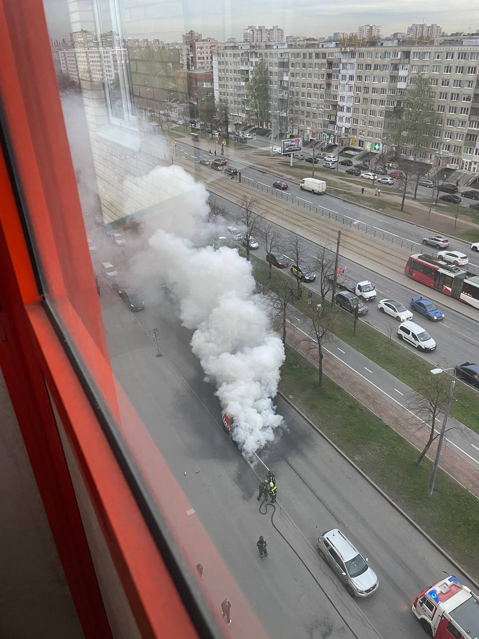 На Бухарестской сгорел припаркованный автомобиль интернет-магазина