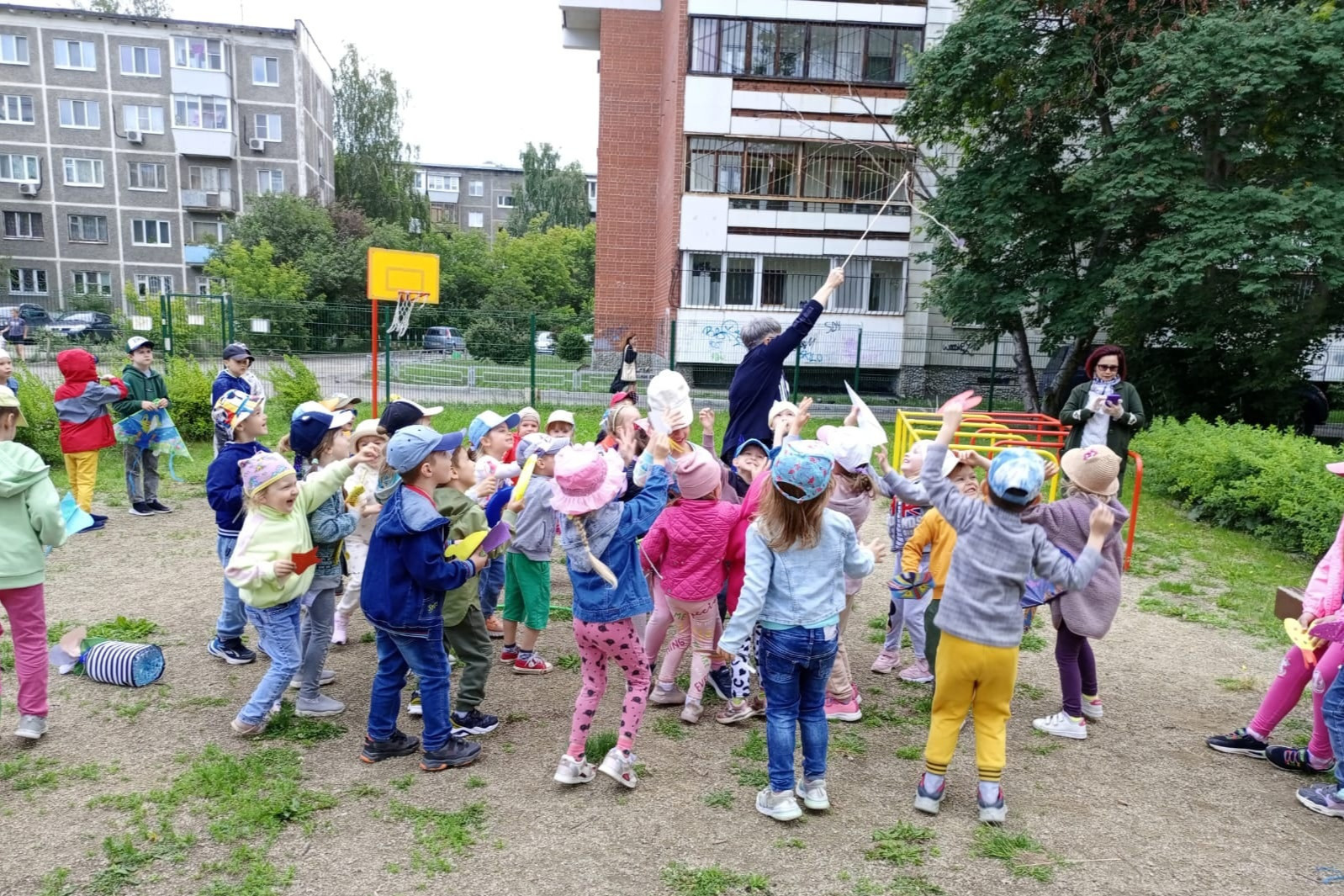 В Екатеринбурге два шестилетних мальчика сбежали из детского сада. Воспитатель даже не заметила, что их нет