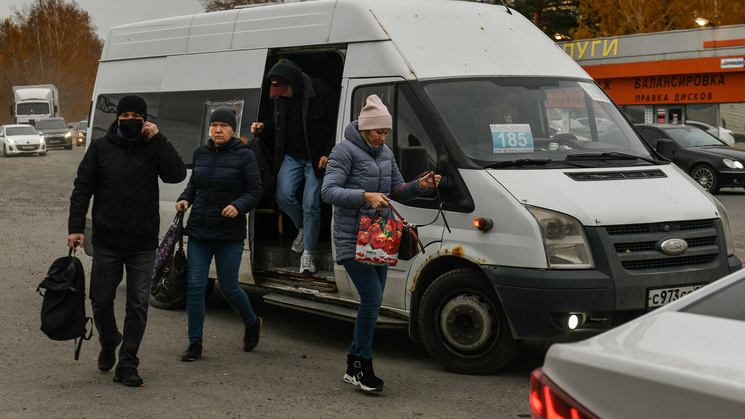 «Полная остановка — автобуса нет!» Жители пригорода остались без нормального транспорта до Екатеринбурга