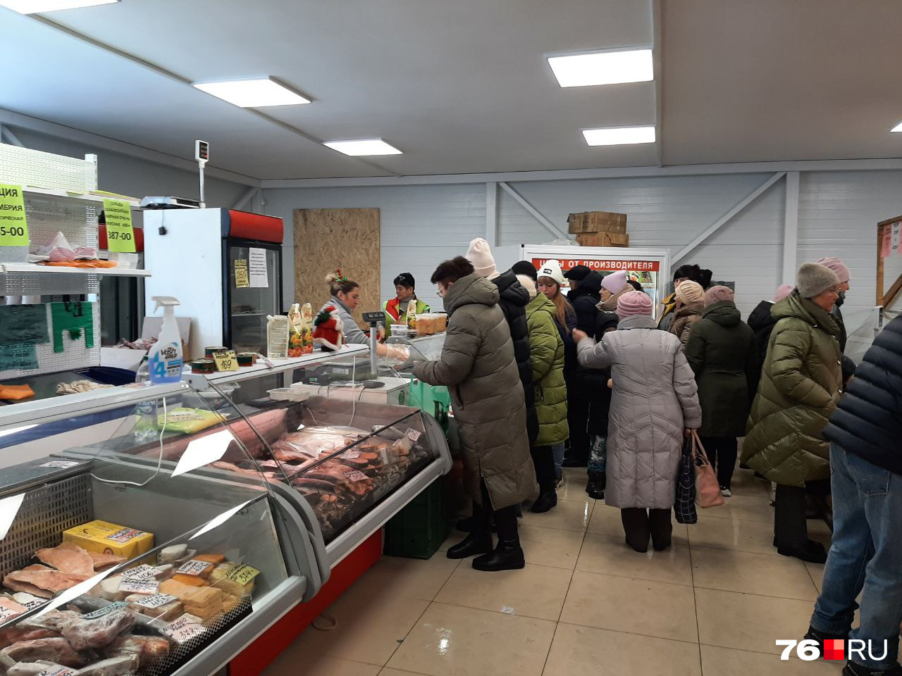 Покупают колбасу»: в новом «Аквилоне» в Брагине выстроилась очередь  ярославцев перед Новым годом | 30.12.2023 | Ярославль - БезФормата