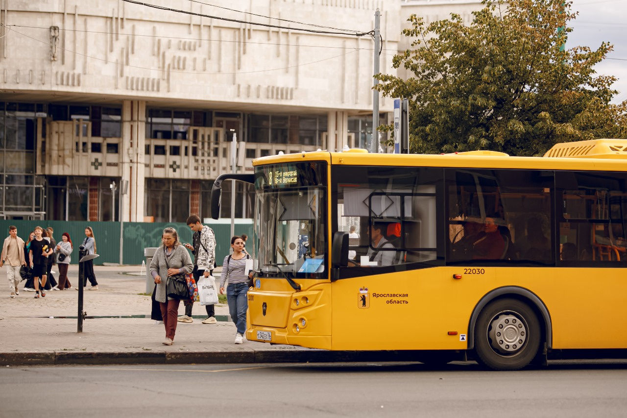 Как автолюбителям вести себя на автобусных остановках и не мешать движению  общественного транспорта | 31.01.2024 | Ярославль - БезФормата