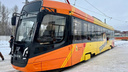 В Ярославль привезли первый новый трамвай. Разглядываем его изнутри