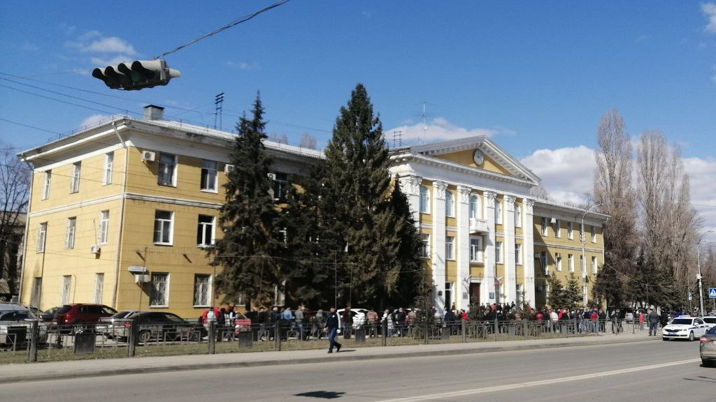 Лада Мокроусова нахмурилась на чиновников: главу Саратова разочаровал сквер напротив администрации района
