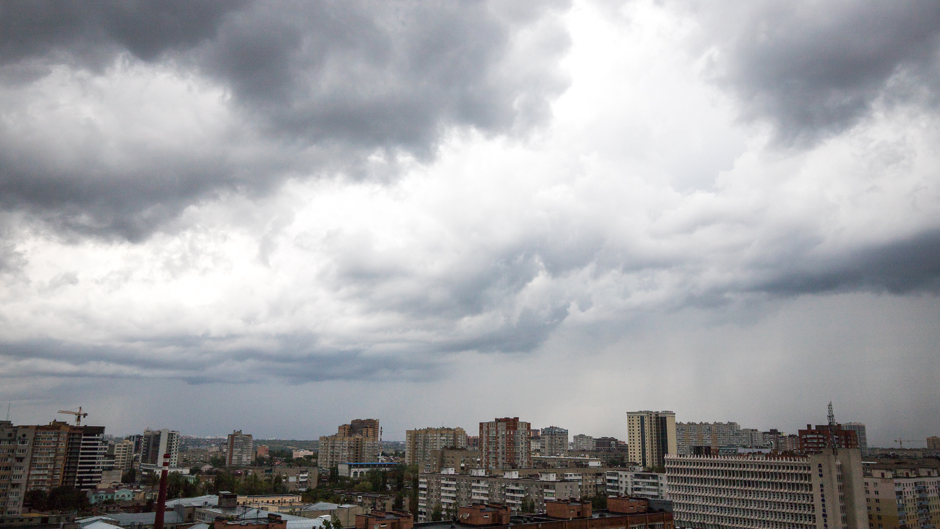 Почему лето в Ростове стало таким дождливым и прохладным? Объяснил климатолог