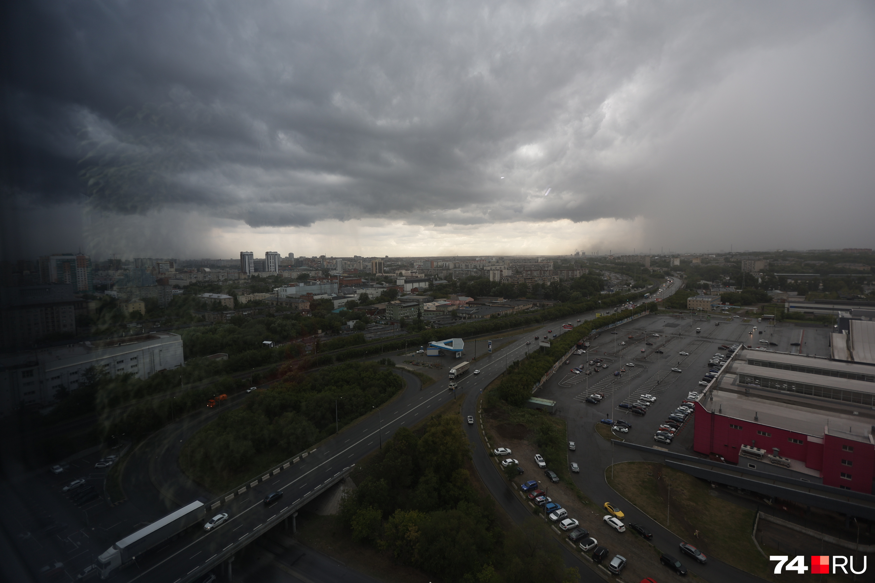 Буря в симферополе сегодня. Облака. Необычные облака. Тучи над Москвой. Необычное облако над Москвой.