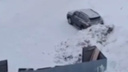 «Новые веяния в уборке мусора»: челябинцы заподозрили УК в попытке спрятать под снегом гору с отходами