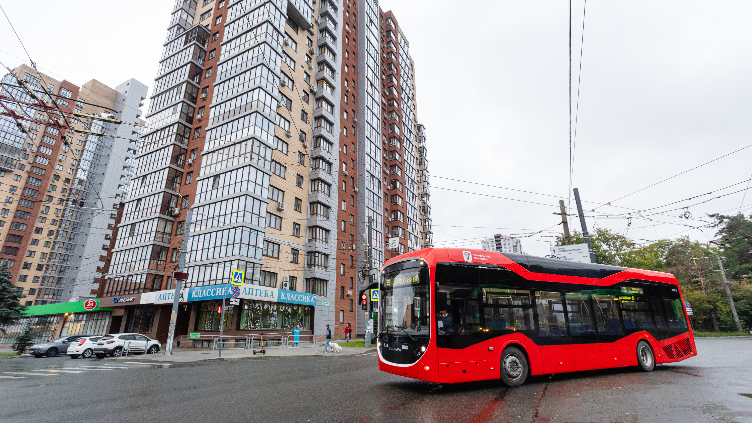 В Челябинске требуется более тысячи водителей троллейбусов и врачей — откуда такой запрос и сколько им платят