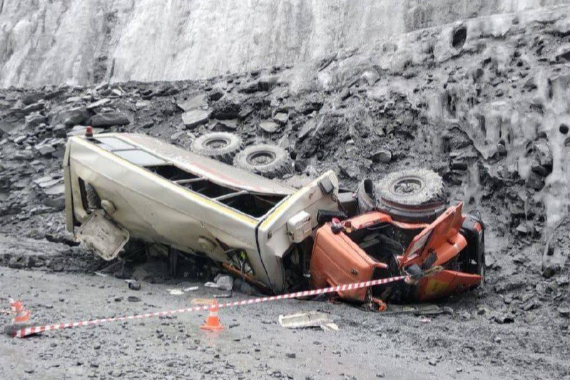 В Красноярском крае рухнул автобус, в Оренбурге вода поднялась до 10 метров: главные новости за 10 апреля