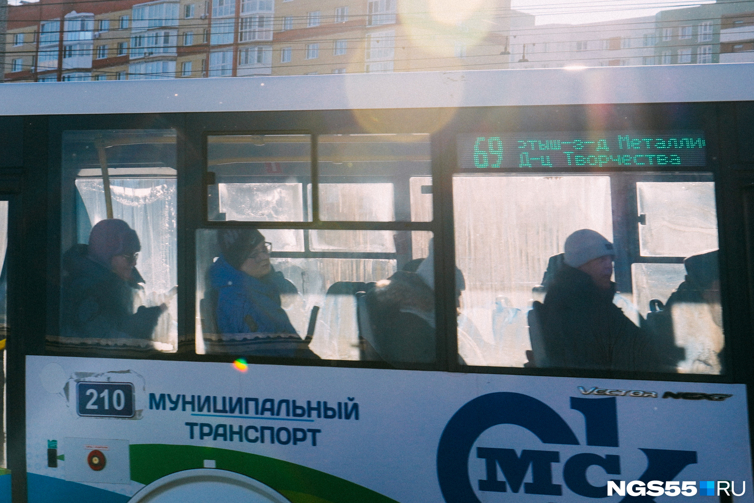 Раньше на 69-м маршруте ходили автобусы большого класса Раньше на 69-м маршруте ходили автобусы большого класса