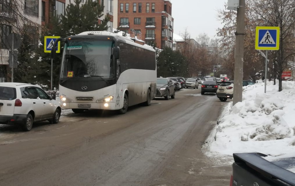Автобус в зоне перехода