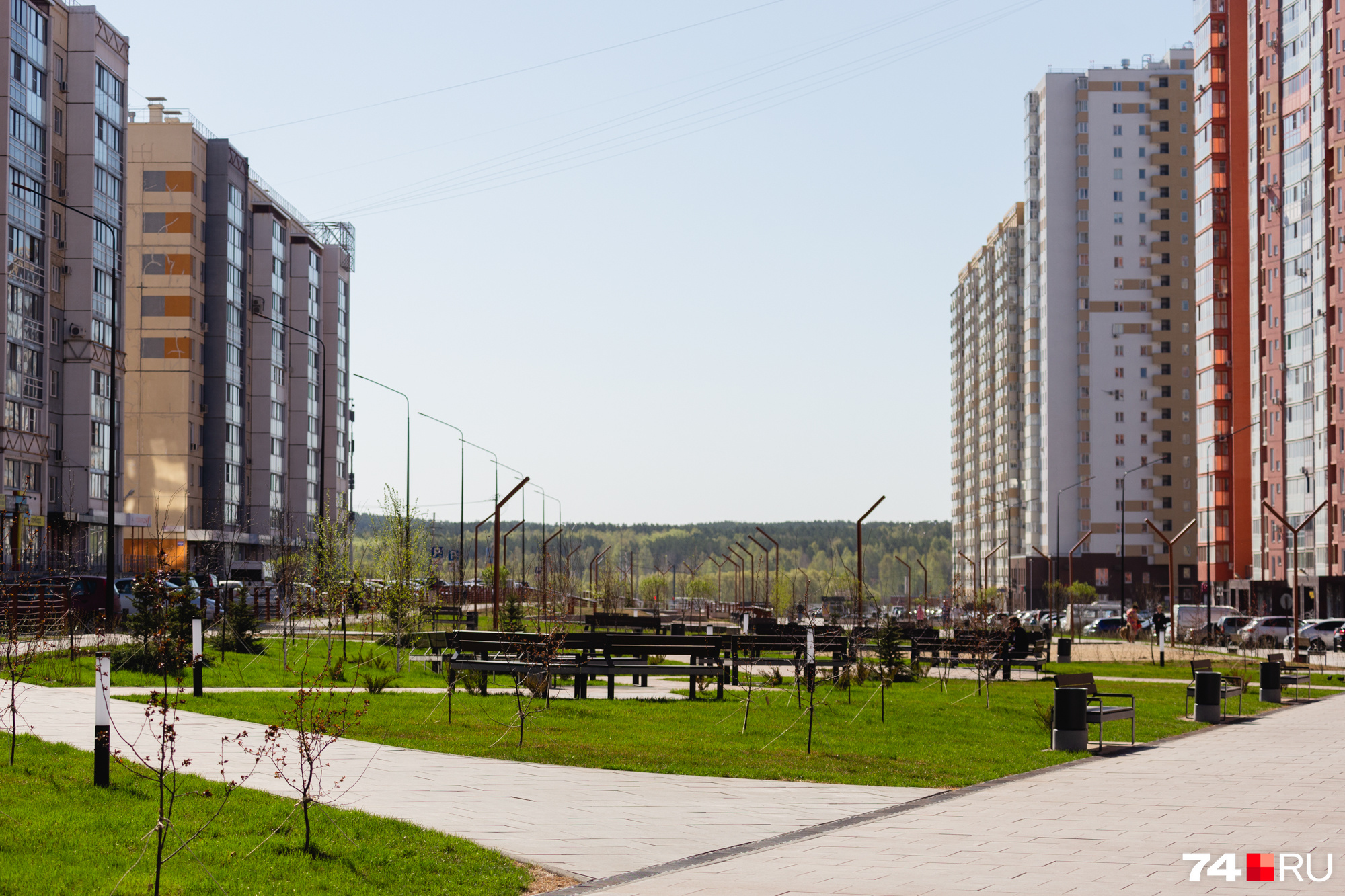 У домов микрорайона узнаваемый оранжевый цвет У домов микрорайона узнаваемый оранжевый цвет