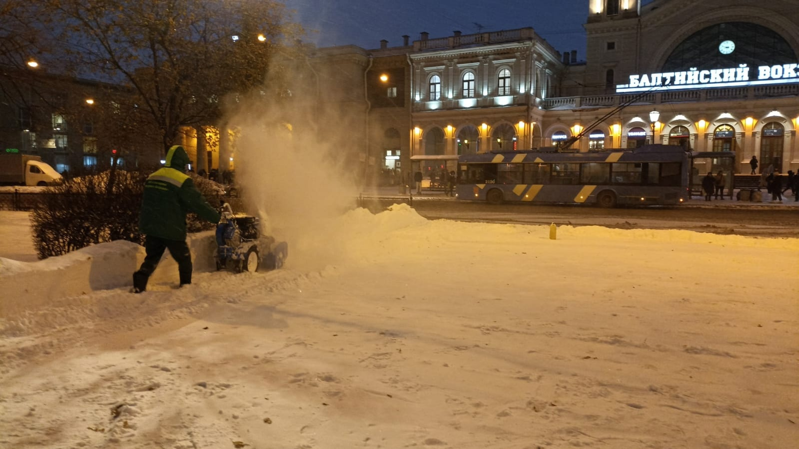 Ноябрь успел отгрузить на «снежные» пункты Петербурга больше сотни тысяч кубометров снега